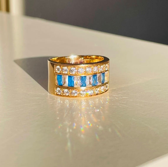 Anillo Sello de Lujo Con Piedras en Oro 18K