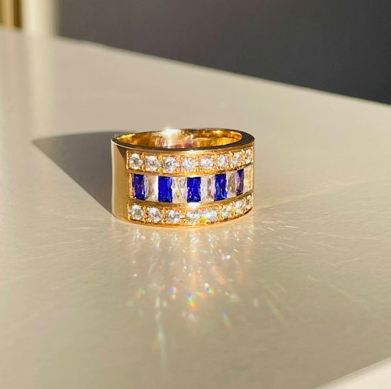 Anillo Sello de Lujo Con Piedras en Oro 18K