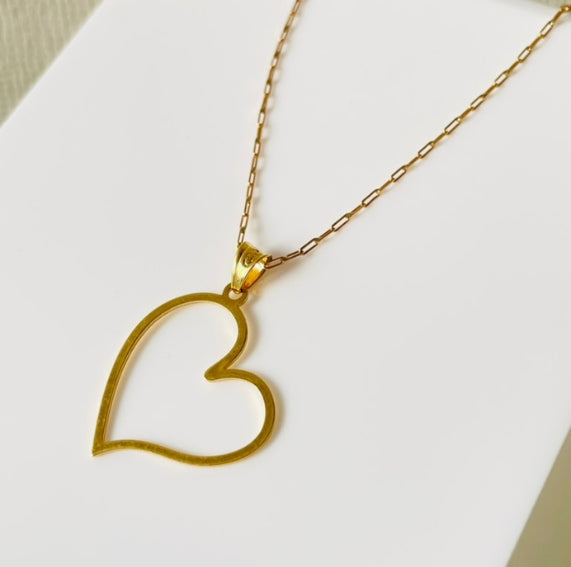 Colgante Silueta Corazón Grande Oro 18K
