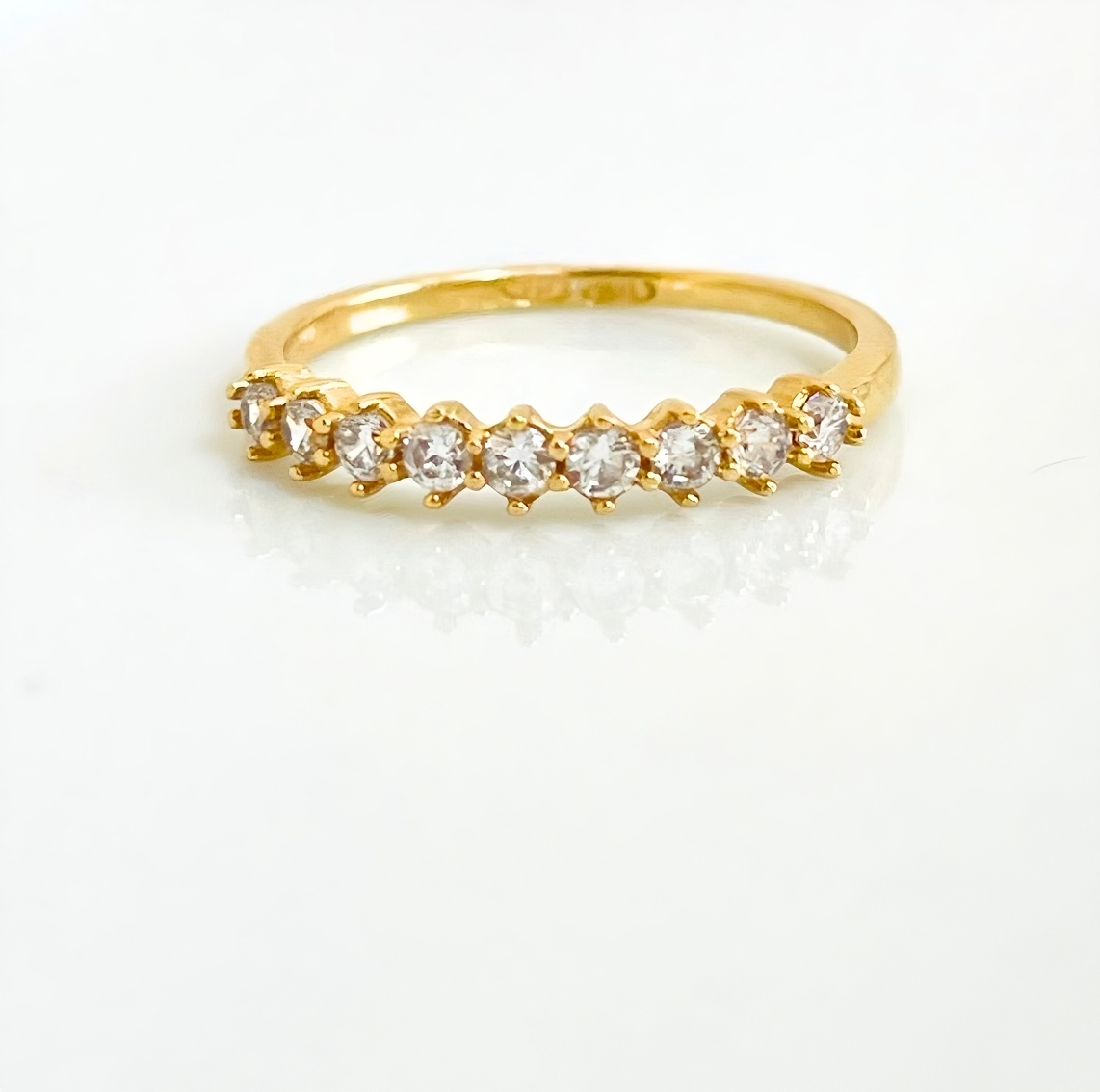 Anillo con Circones Oro 18K