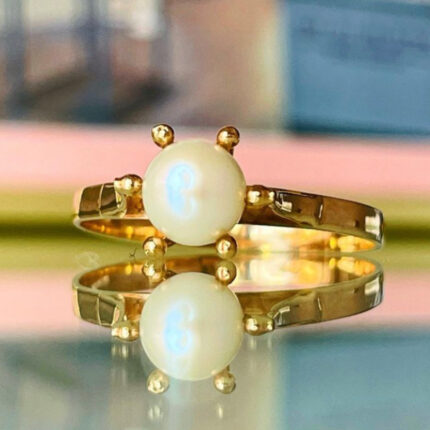 Anillo Pistilo con Perla Cultivada Oro 18 K